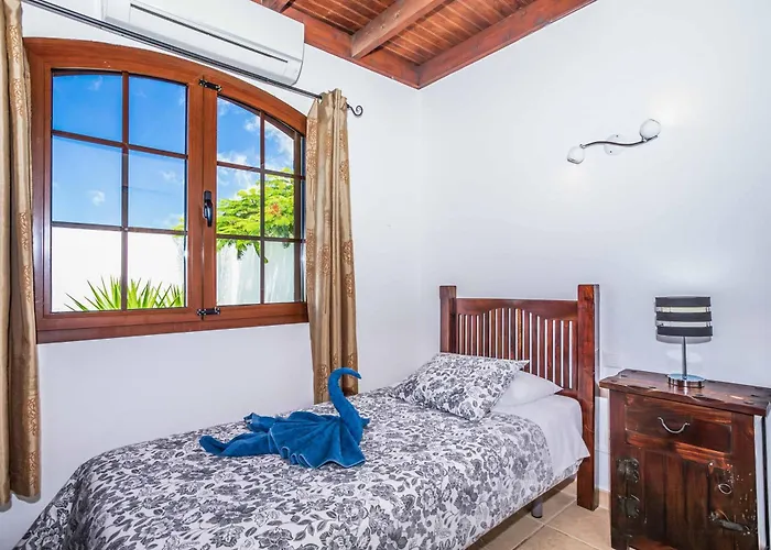 Emilia Playa Blanca (Lanzarote)