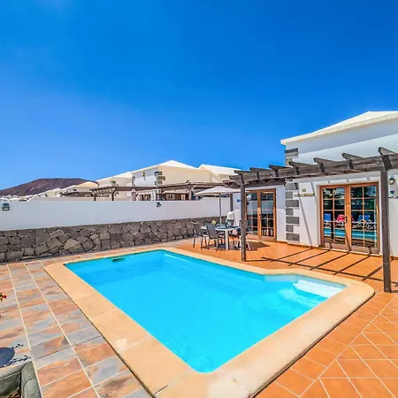 Emilia Playa Blanca (Lanzarote)